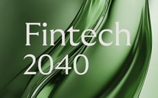 Grüner fließender Hintergrund mit weißem Text "Fintech 2040"