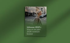 Frau auf einer Straße