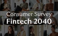 Eine Collage verschiedener Menschen, die in modernen Innenräumen lächeln und ihre Smartphones oder Laptops benutzen. In der Mitte steht in großer weißer Schrift: „Verbraucherumfrage Fintech 2040“. Das Bild vermittelt eine freundliche und vernetzte Atmosphäre und hebt digitale Interaktion sowie Innovation im Fintech-Bereich hervor.
