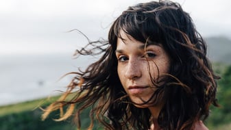 Frau Fokus auf human-centricity 