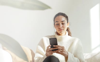 Frau mit Telefon