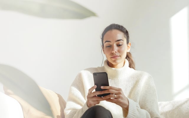 Frau mit Telefon