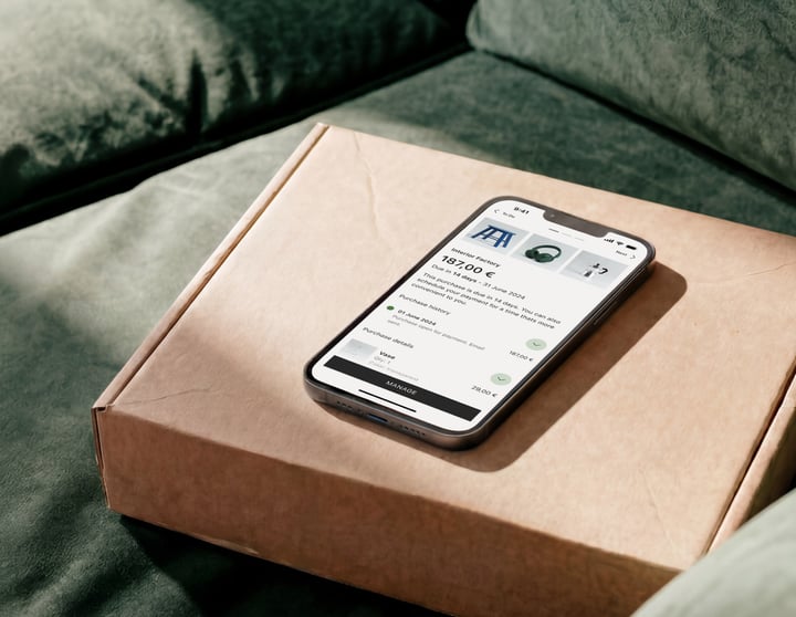 a phone with an open Riverty app 